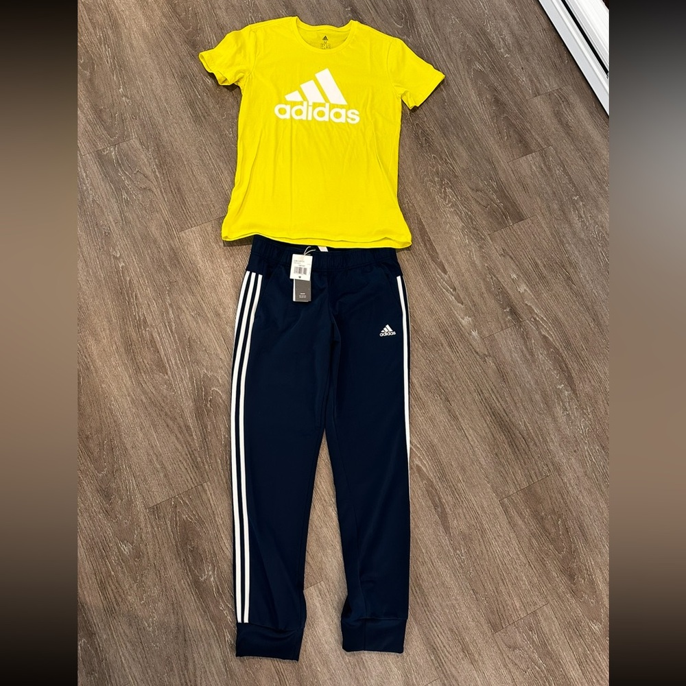 Women’s Adidas track outfit. Med lot #23